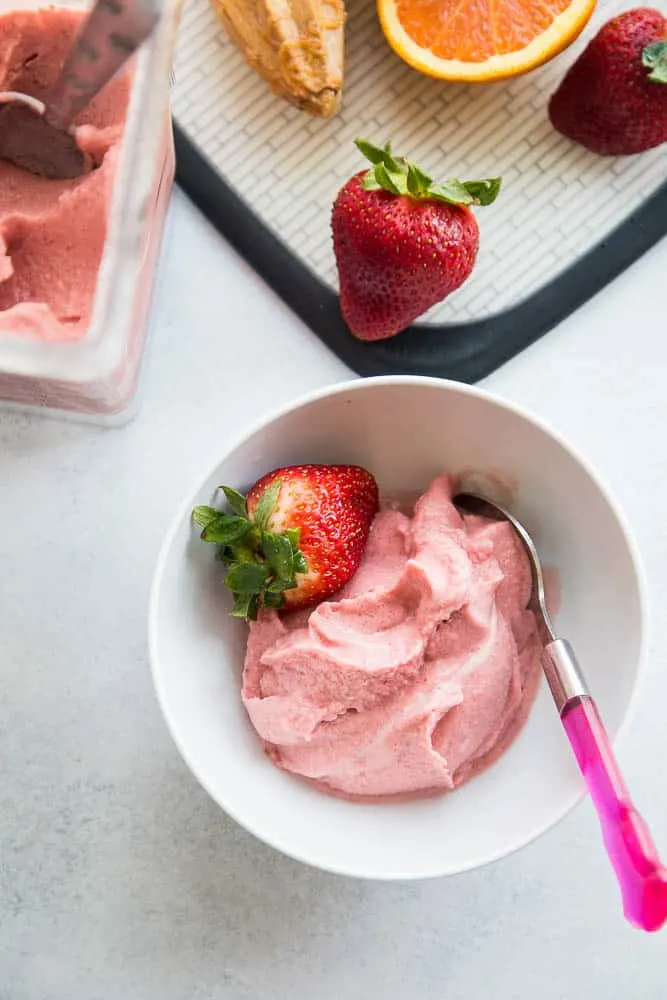 https://www.perrysplate.com/wp-content/uploads/2018/05/5-Minute-Paleo-Strawberry-Ice-Cream-4.jpg.webp