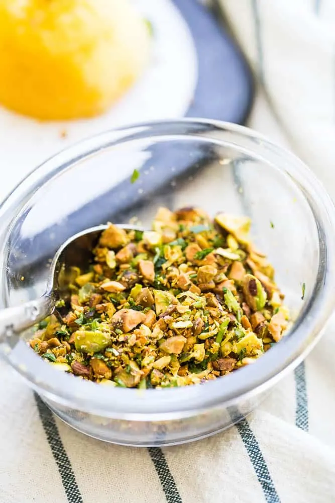 Moroccan Roasted Carrots with Pistachio Gremolata | paleo recipes | Whole30 recipes | gluten-free recipes | perrysplate.com